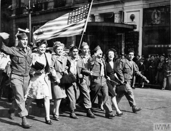 The VJ Celebrations in London 1945, displaying the Stars and Stripes